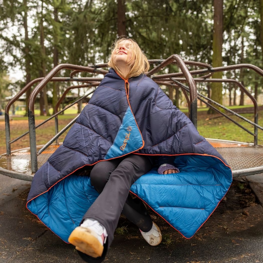 Original Puffy Throw Blanket - Midnight Blue - Image 5